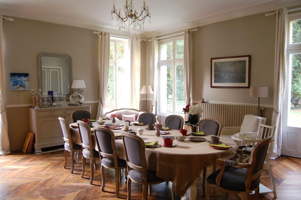 Le Manoir Du Menillet Bed & Breakfast Bornel Exterior photo