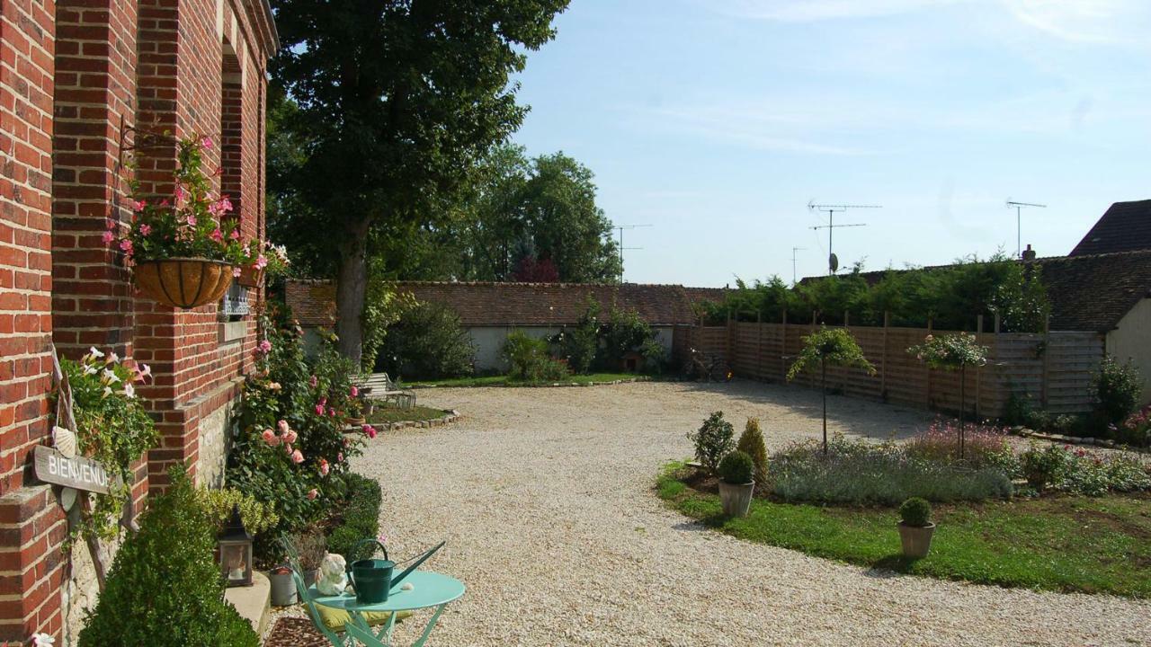 Le Manoir Du Menillet Bed & Breakfast Bornel Exterior photo